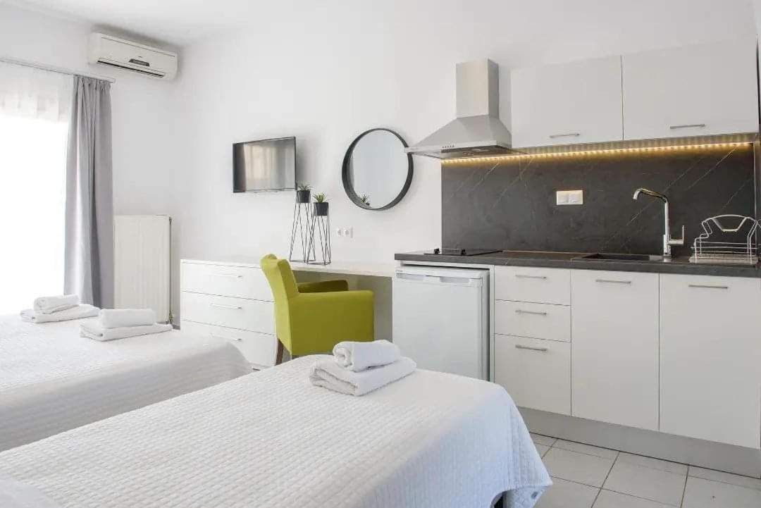 לריסוס Hotel Papanikolaou מראה חיצוני תמונה