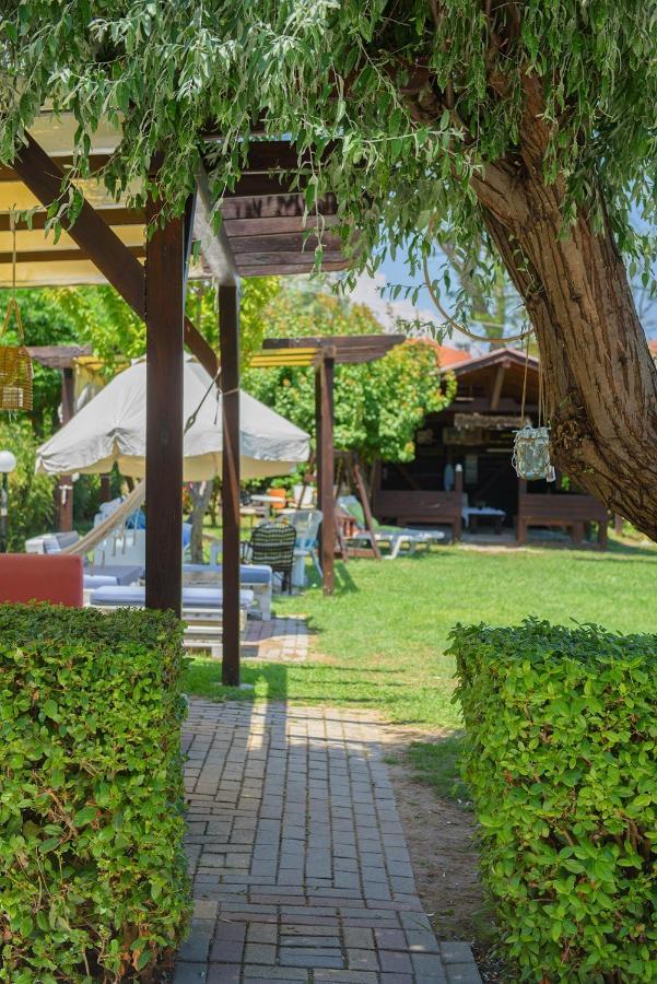 לריסוס Hotel Papanikolaou מראה חיצוני תמונה