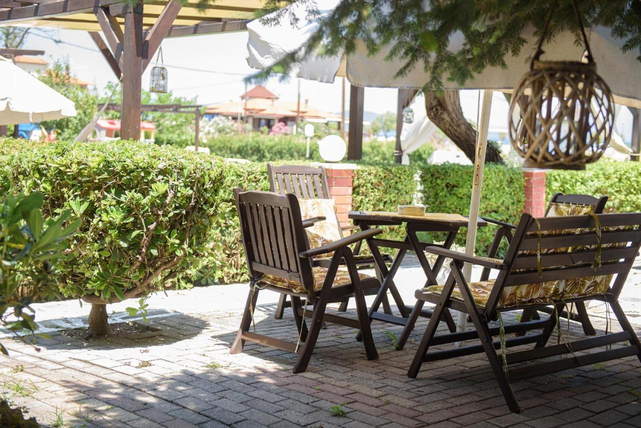 לריסוס Hotel Papanikolaou מראה חיצוני תמונה