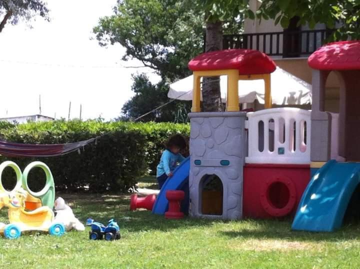 לריסוס Hotel Papanikolaou מראה חיצוני תמונה